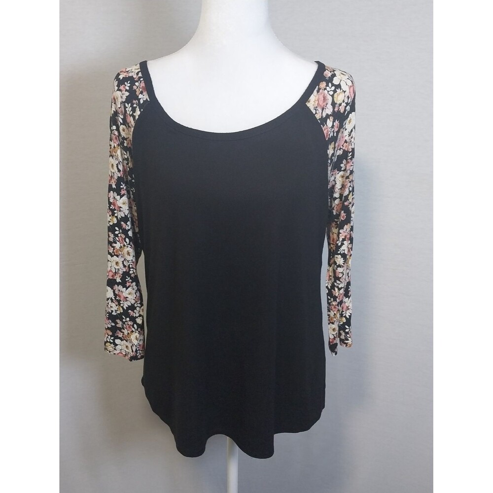 Late August Women's Black & Floral Raglan Baseball Tee 3/4 Sleeve Size S